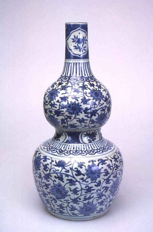 Vase in the form of a double gourd decorated with passion fruit flowers